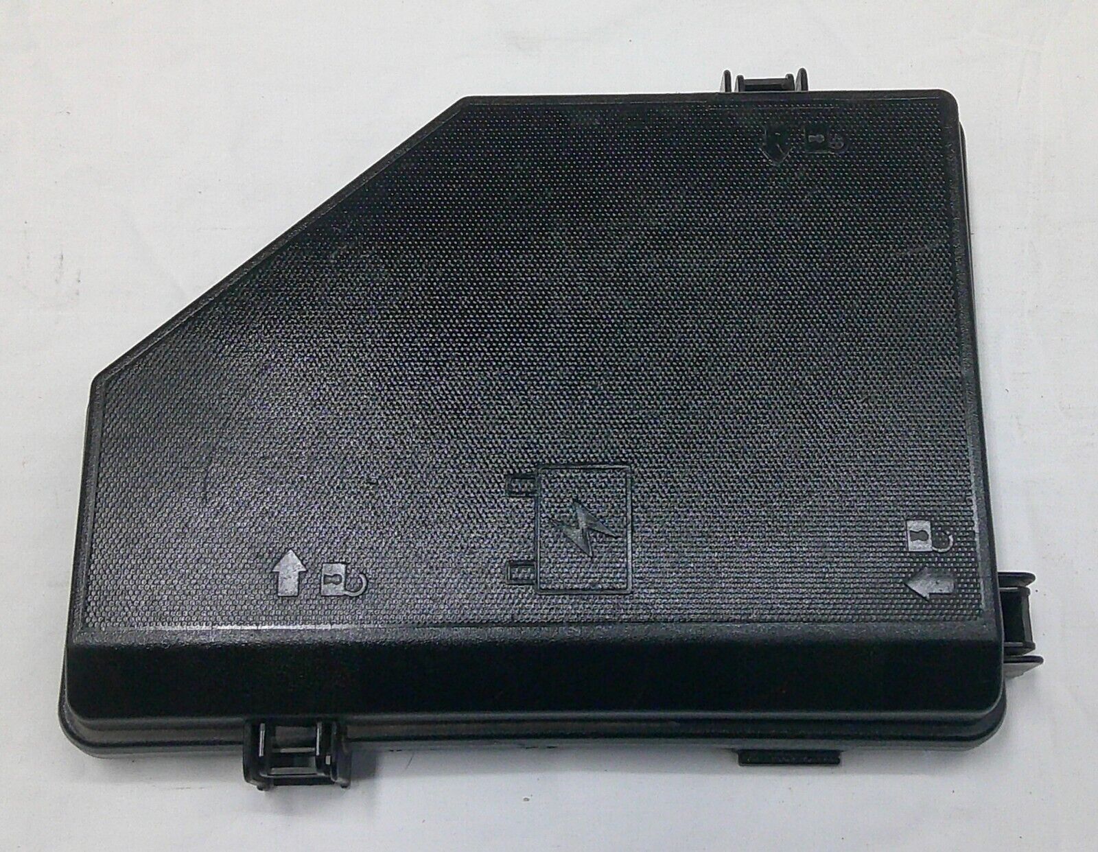 2011 ENCLAVE ACADIA TRAVERSE ENGINE COMPARTMENT FUSE RELAY COVER LID 20913735 B9 - RarePartsFinder.Com
