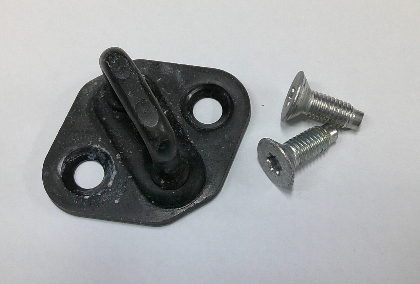 01 - 07 TOYOTA HIGHLANDER LIFTGATE STRIKER w BOLTS 69430-0E010 OEM FREE SHIP A17