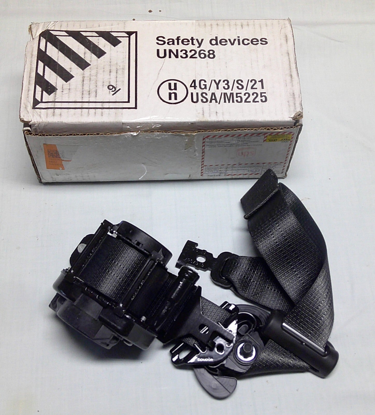 BRAND NEW 2015 - 2016 CANYON COLORADO SEAT BELT BUCKLE SET 19332648  B3 - RarePartsFinder.Com