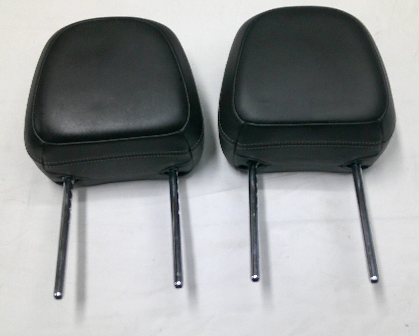 13 - 19 BUICK ENCORE OEM BLACK LEATHER FRONT LEFT RIGHT HEADREST SET FREE SHIP!