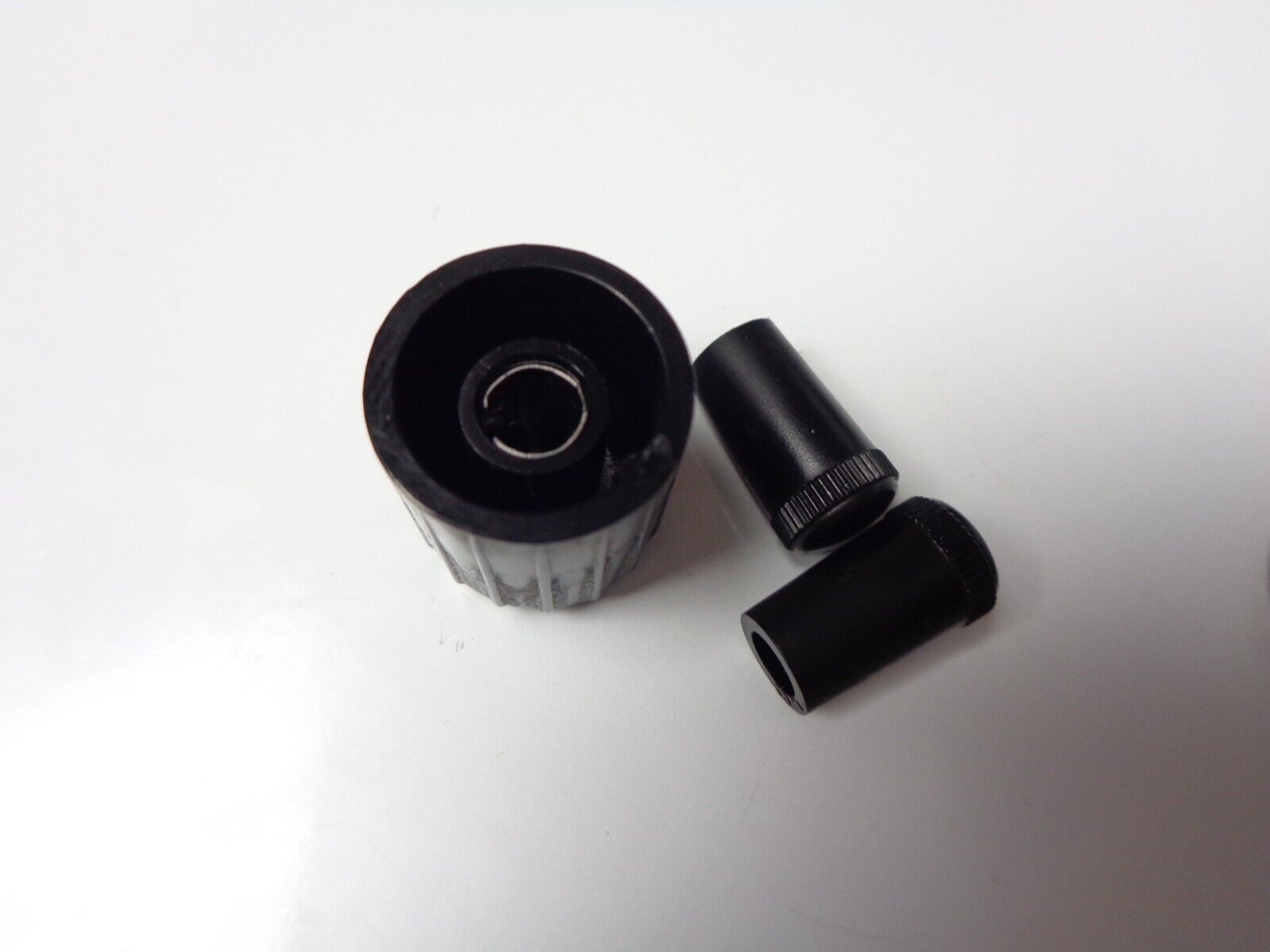 2000 HYUNDAI ACCENT RADIO STEREO CONTROL KNOB SET OEM FREE SHIPPING! - RarePartsFinder.Com