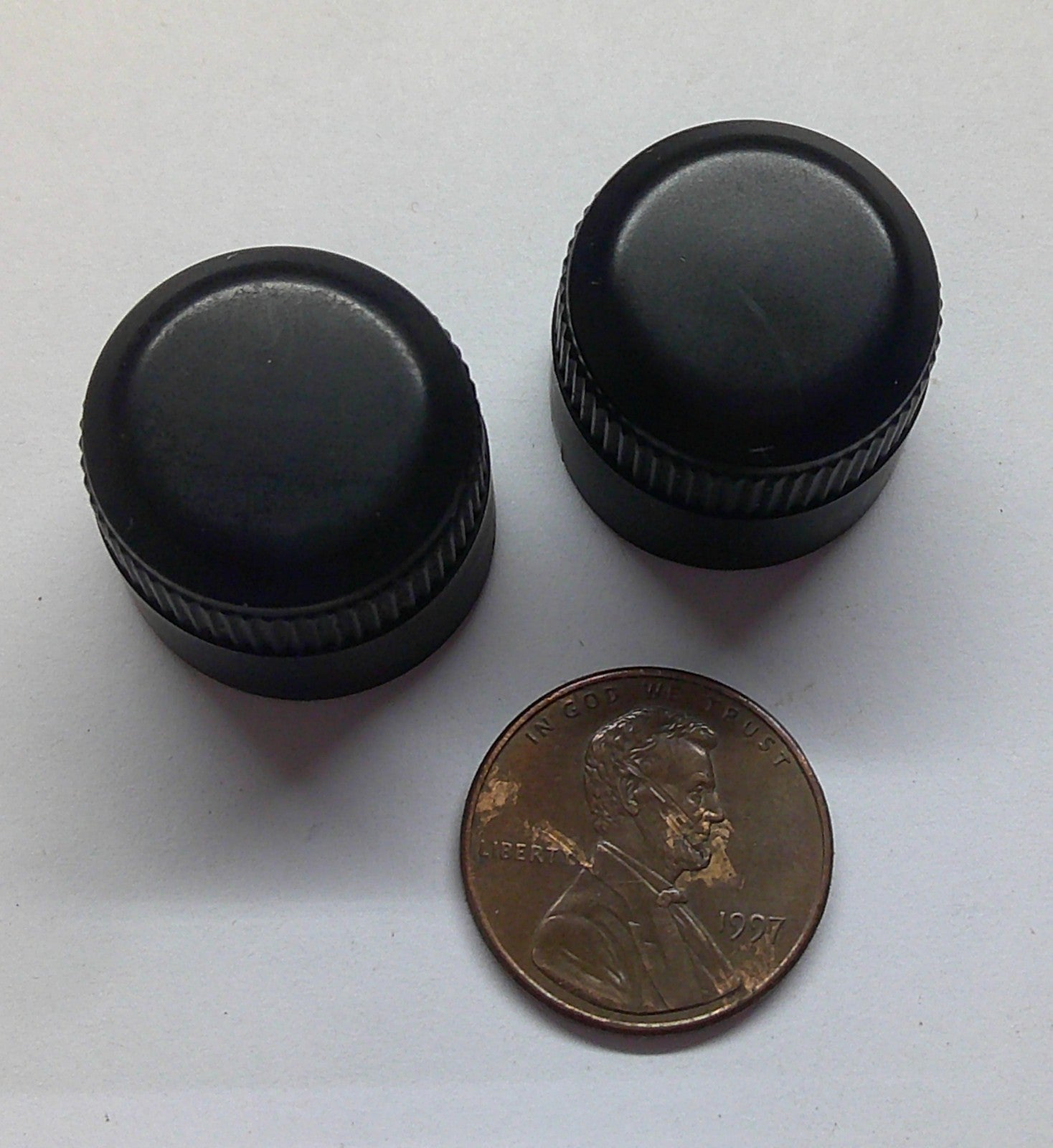 2007 - 2009 MITSUBISHI OUTLANDER  RADIO STEREO CONTROL KNOB SET OEM - RarePartsFinder.Com