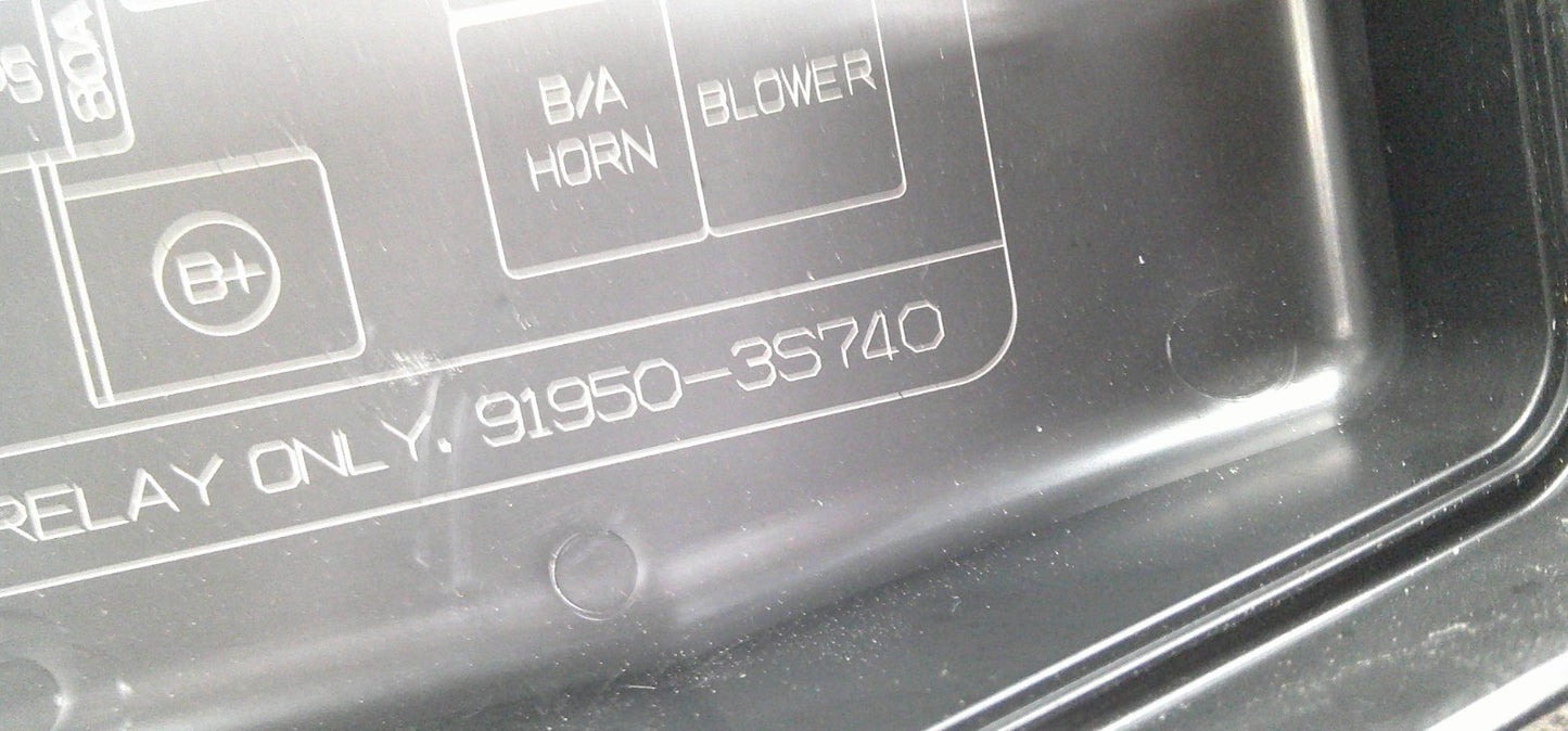 09 - 14 Hyundai Sonata Engine Compartment Relay Fuse Cover Lid 91950-3S740 R2