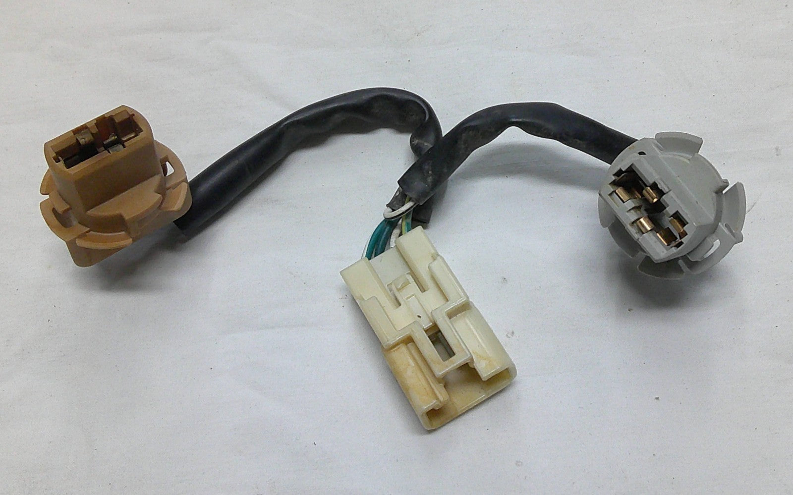 05 - 10 Sienna Socket & Wire Harness Rear L  / R Taillight Brake Plug A10