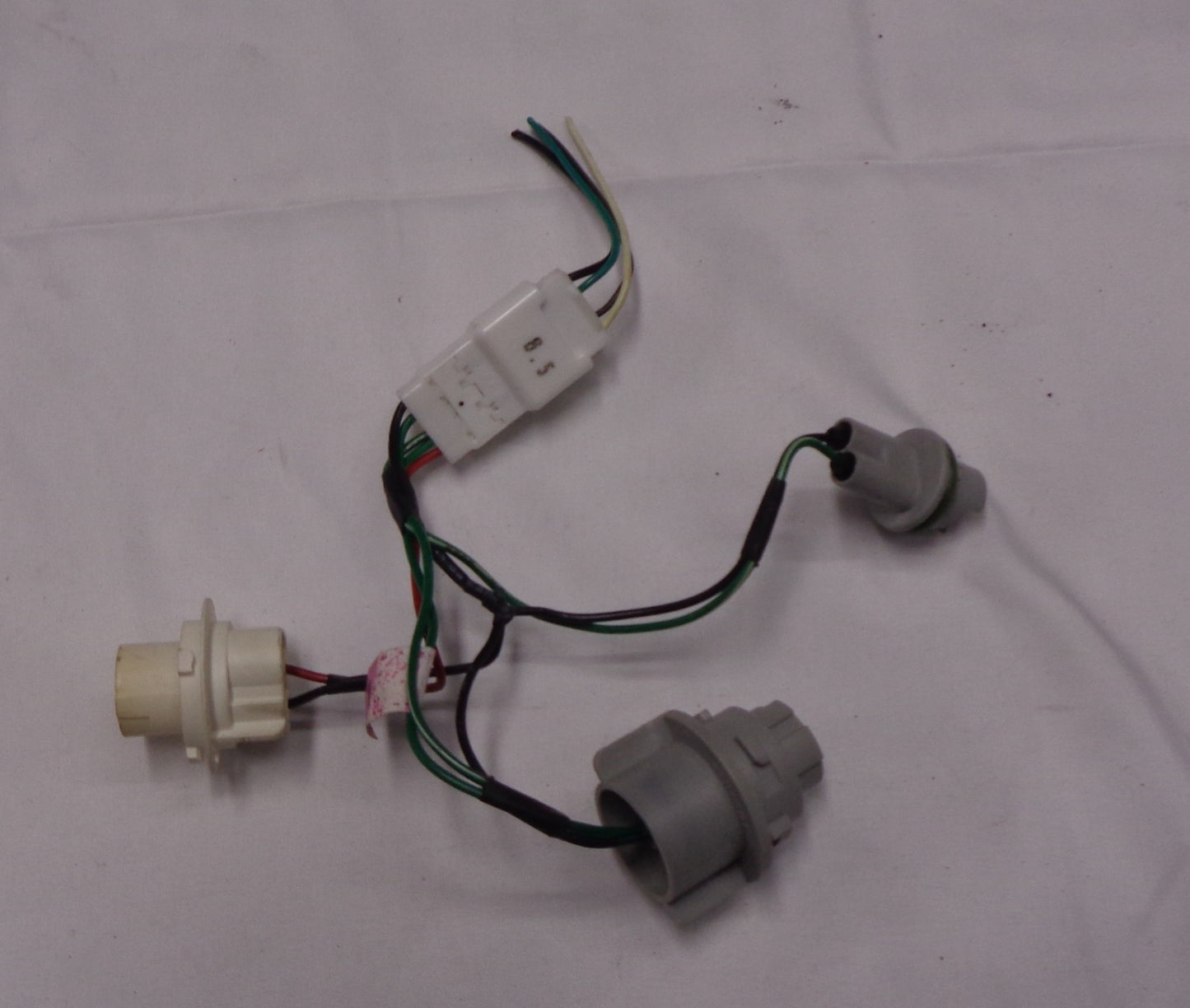 2006 - 2008 Hyundai Sonata Socket Rear L or R Taillight Brake Plug  A11