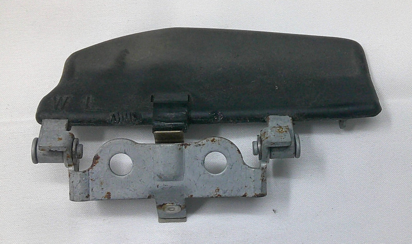 1998 - 2002 Nissan Frontier LH Sunroof Hinge Deflector  73891-W9020 OEM  A17