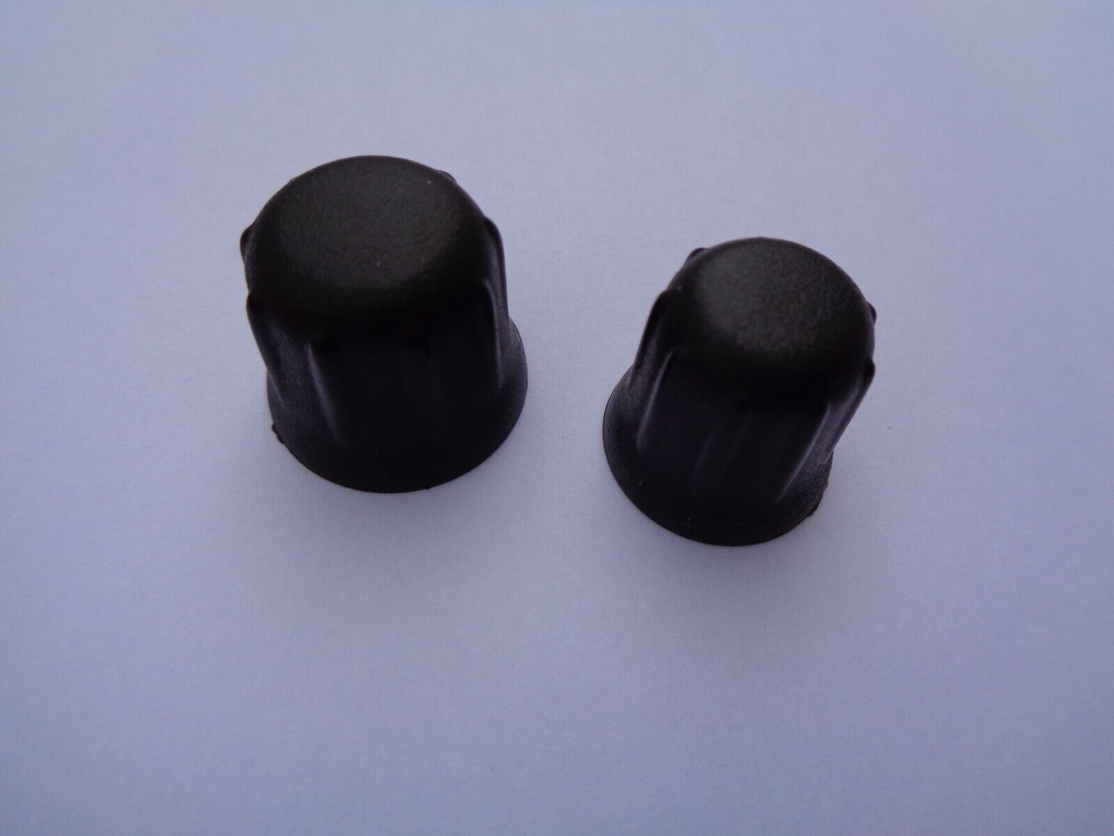 2003 - 2005 PONTIAC VIBE RADIO STEREO TUNER CONTROL KNOB SET OEM FREE SHIPPING! - RarePartsFinder.Com
