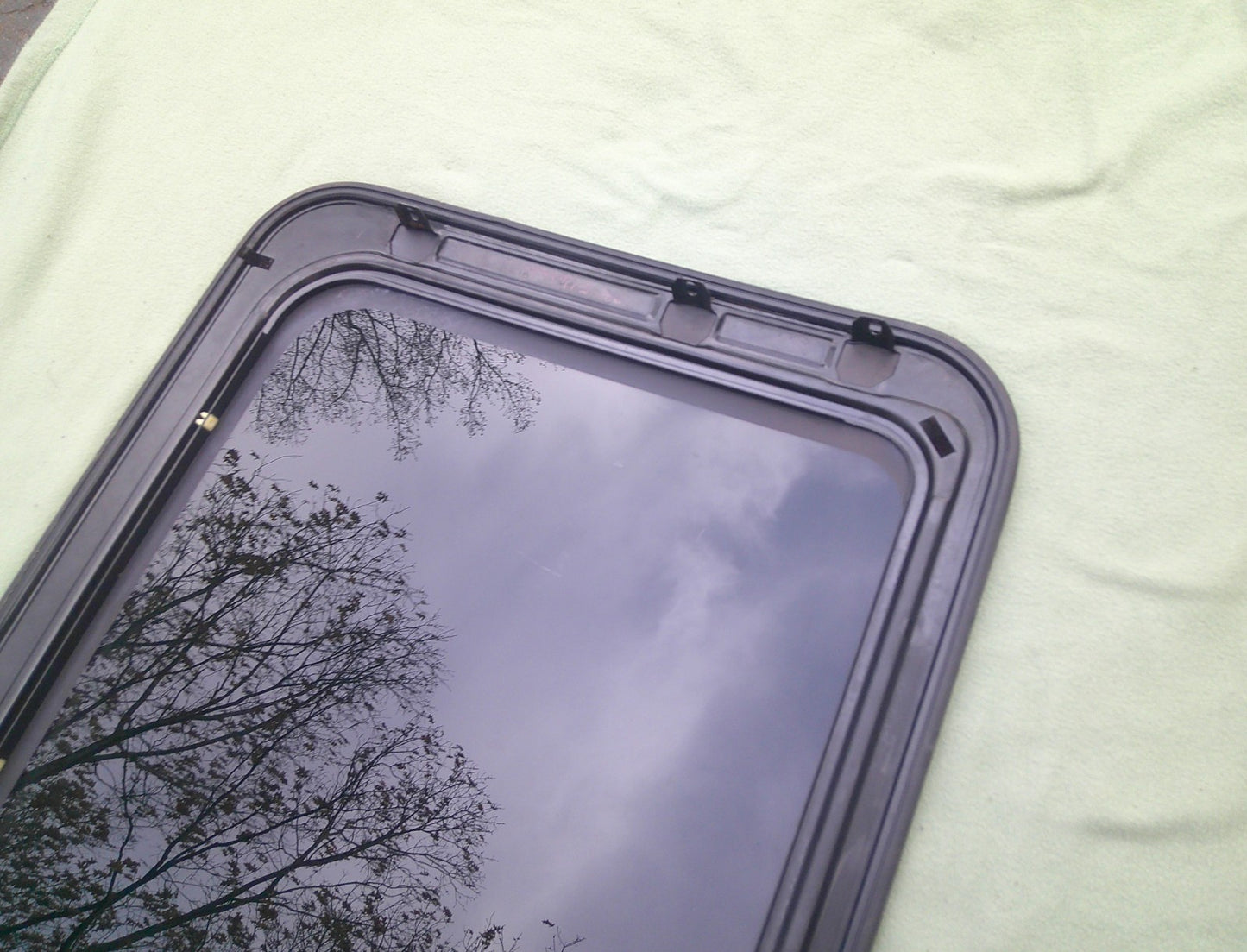 SEVILLE DEVILLE ELDORADO FLEETWOOD OEM FACTORY SUNROOF GLASS PANEL 12371674