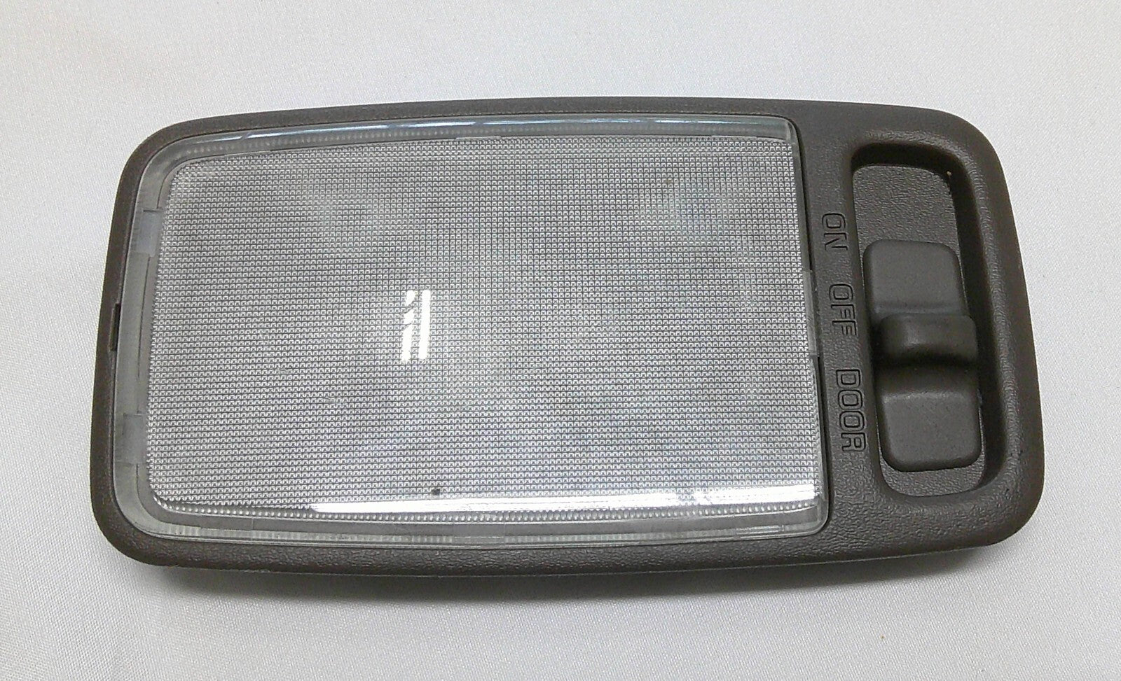 97 - 99 TOYOTA 4 RUNNER 98 - 01 TACOMA DOME LIGHT ROOF OEM 81240-12060-B2 B4