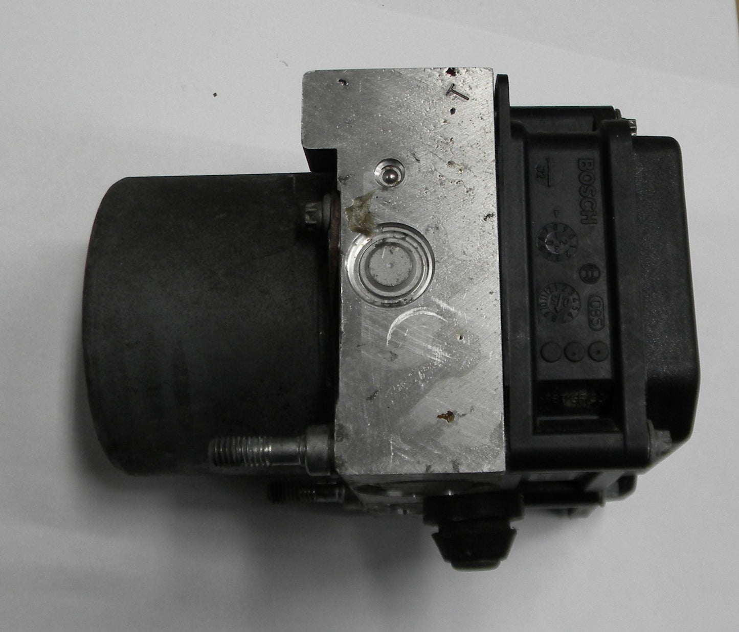 2005 - 2006 Subaru Legacy ABS Anti-Lock Brake Pump Control  27534-AG02A  M13