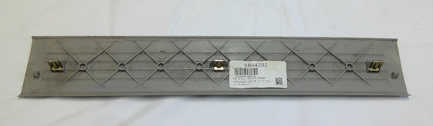 07 - 13 Silverado Sierra Crew Cab Left or Right Rear Sill Plate 25844289  B10