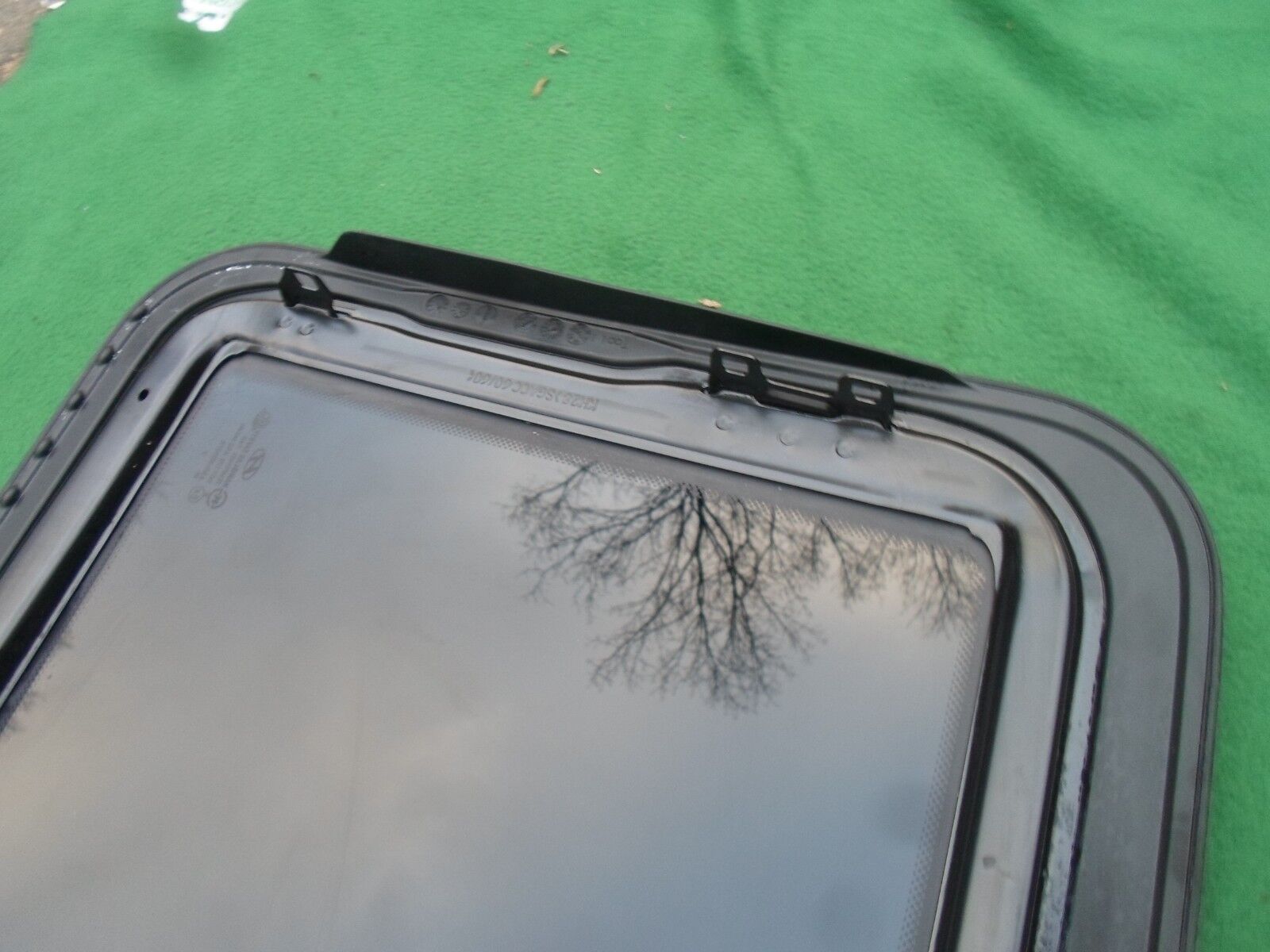 2010 HYUNDAI GENESIS YEAR SPECIFIC SEDAN OEM FACTORY SUNROOF GLASS FREE SHIPPING - RarePartsFinder.Com