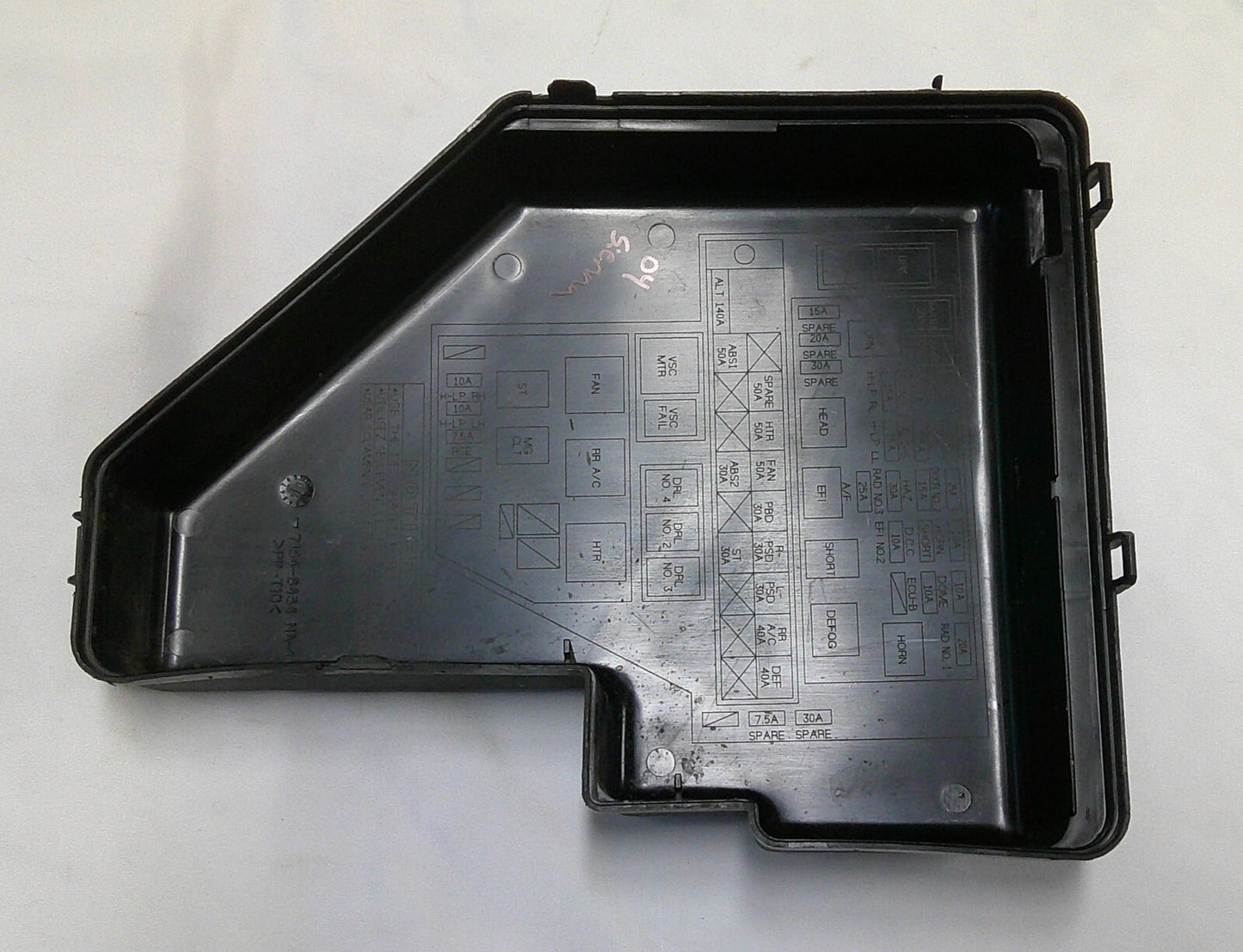 04 - 10 TOYOTA SIENNA ENGINE COMPARTMENT FUSE RELAY COVER LID 82672-08053 B8