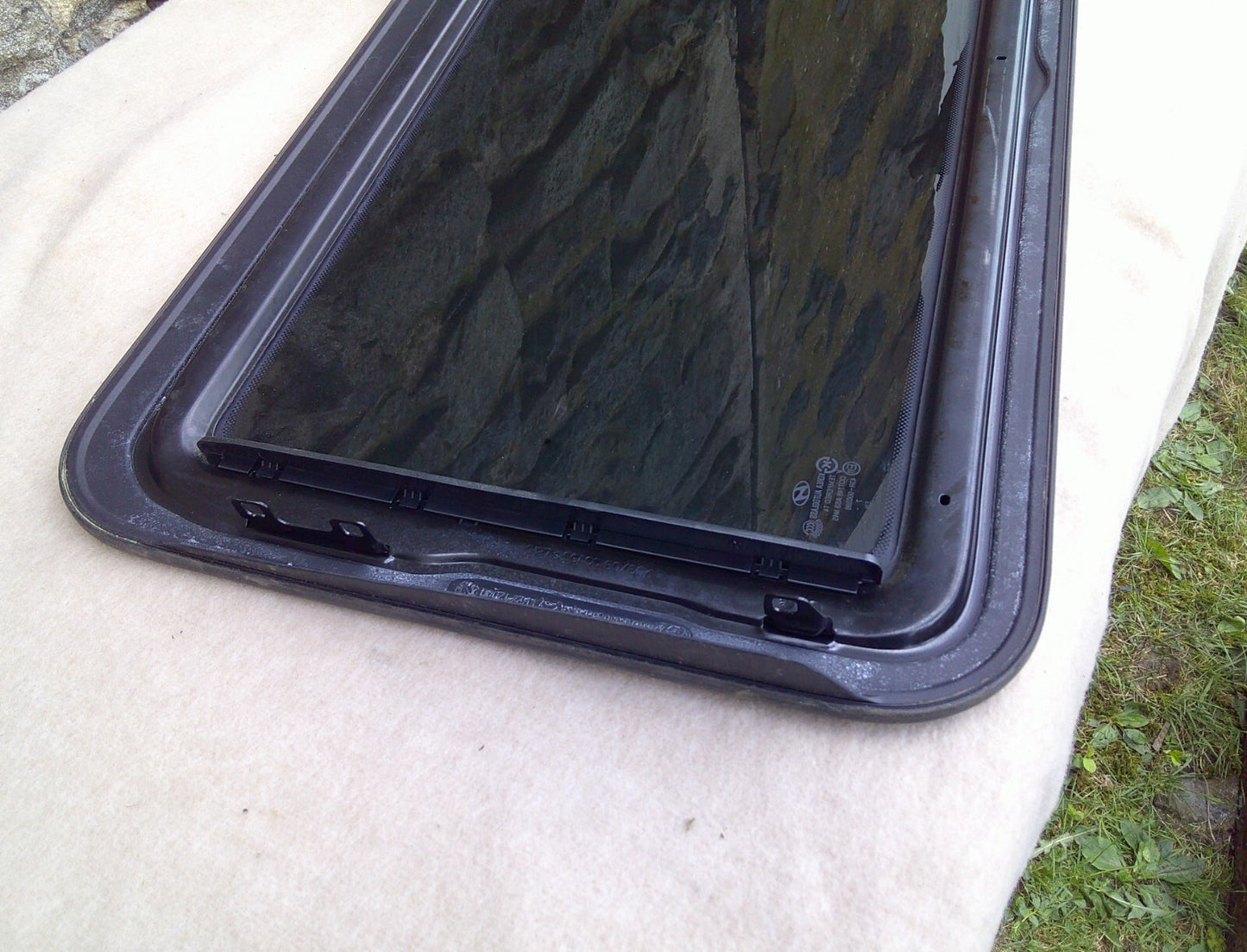2007 - 2011 HYUNDAI VERA CRUZ OEM FACTORY SUNROOF GLASS FREE SHIPPING! - RarePartsFinder.Com