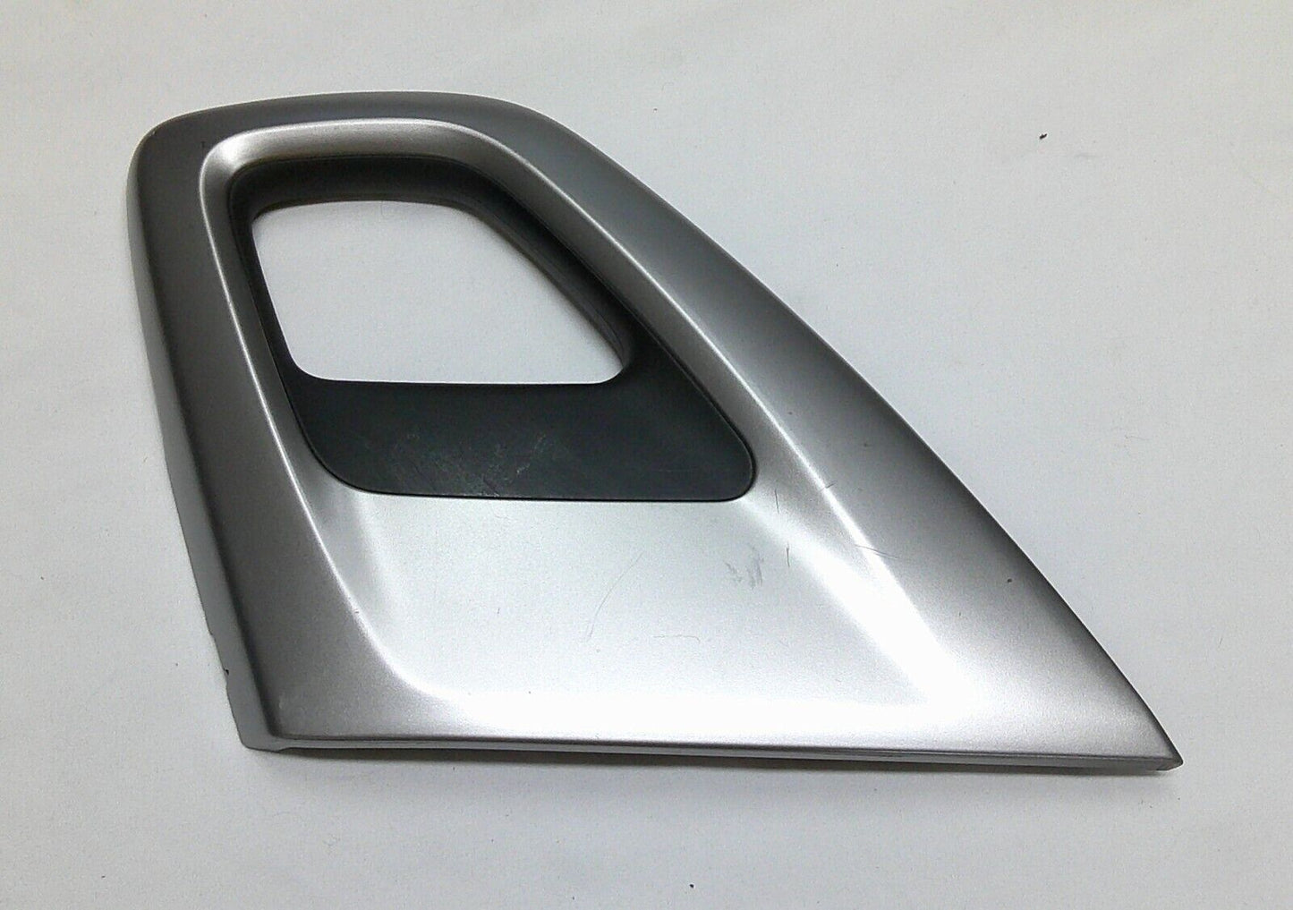 13 - 17 Hyundai Veloster Turbo passenger Front Door Handle Grip Trim RH B3 - RarePartsFinder.Com