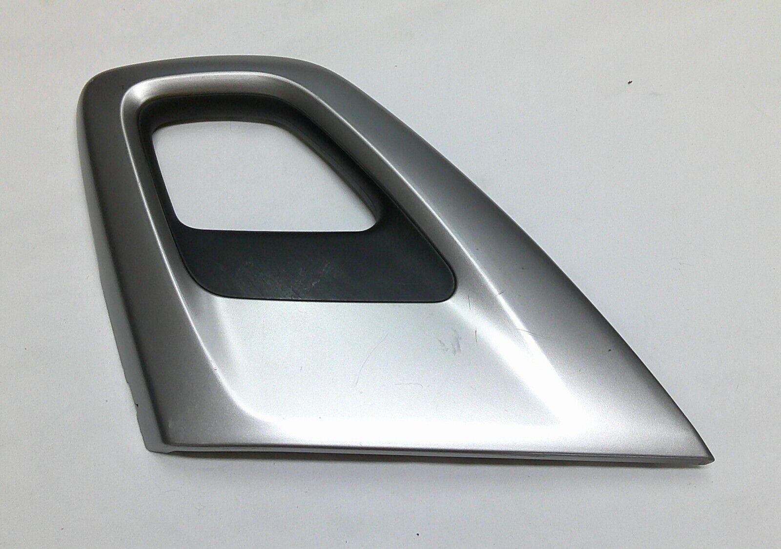 13 - 17 Hyundai Veloster Turbo passenger Front Door Handle Grip Trim RH B3 - RarePartsFinder.Com