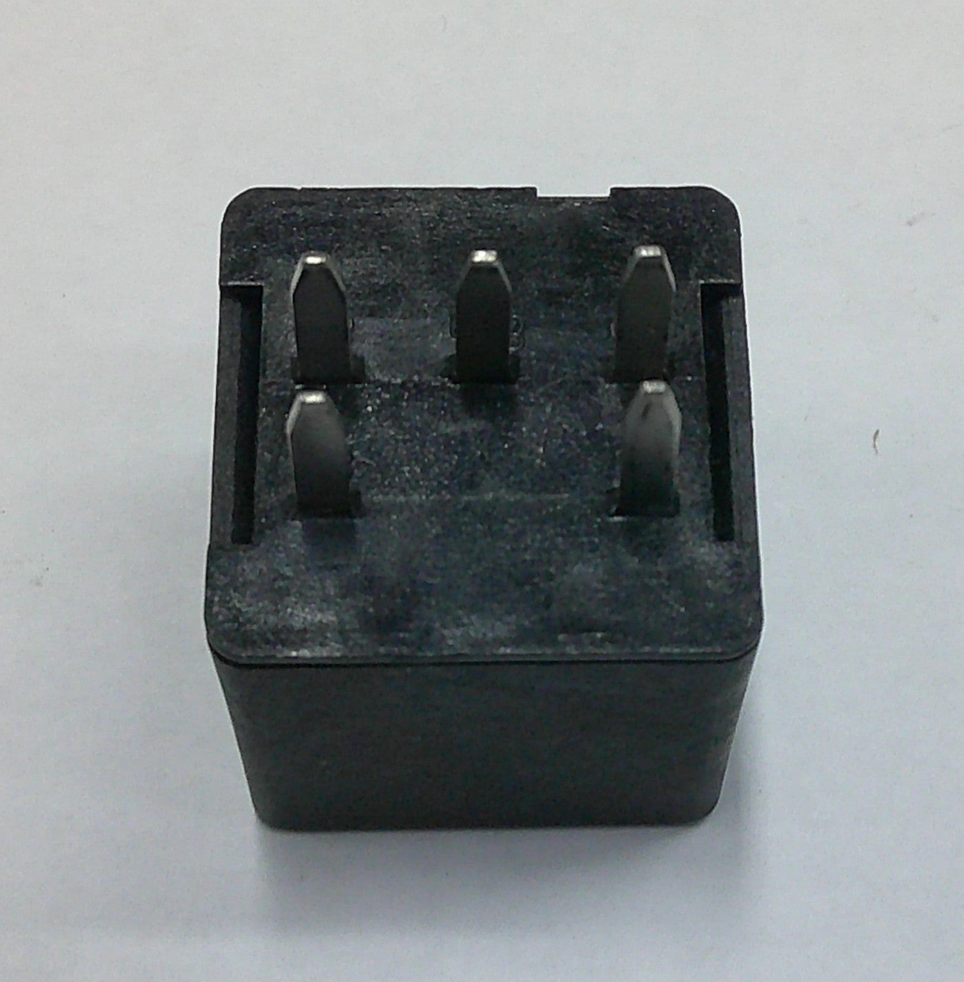 GM OEM OMRON 5 PIN  RELAY  12077865  1 YEAR WARRANTY GM4