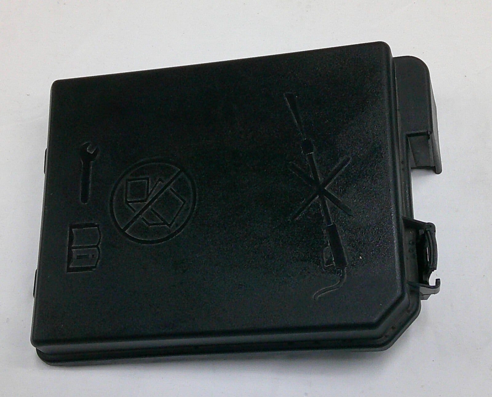 2015 - 2016 Chevy Trax Engine Compartment Fuse Relay Cover Lid 42342541 B10