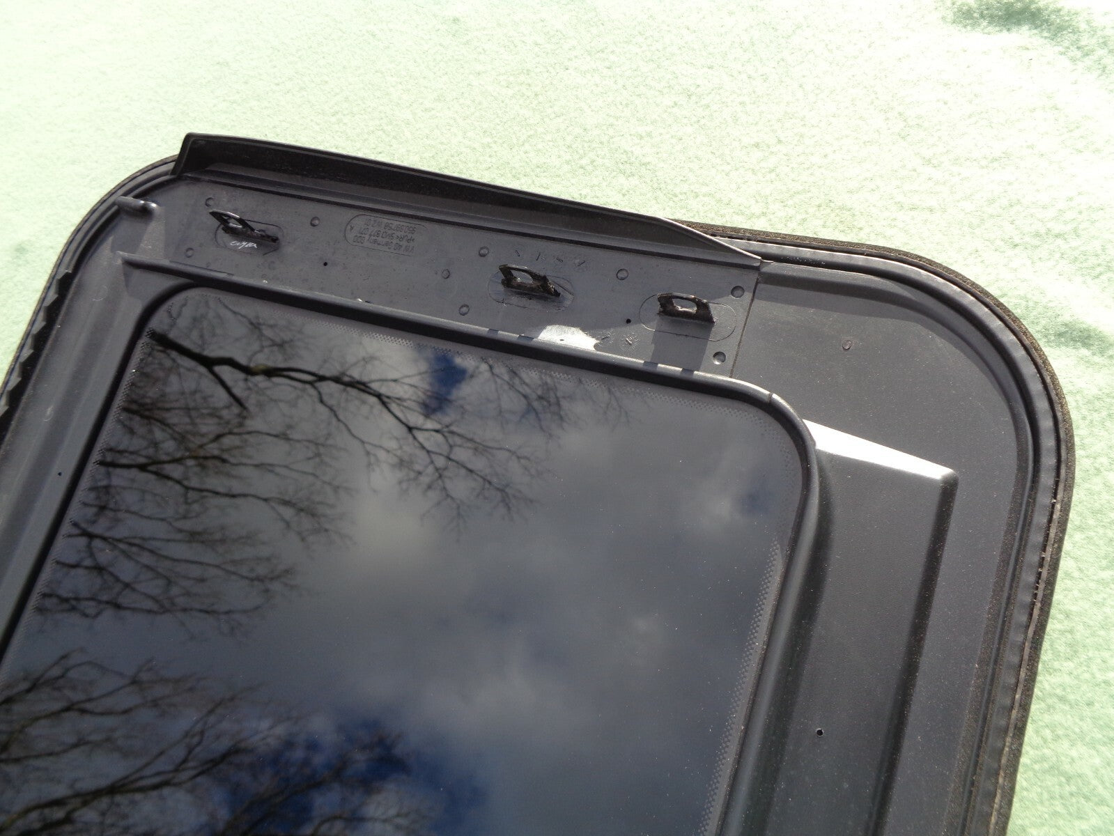 2007 VOLKSWAGON PASSAT OEM FACTORY YEAR SPECIFIC SUNROOF GLASS  FREE SHIPPING