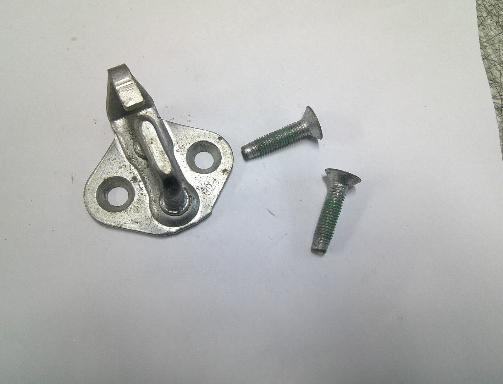 HUMMER H3 CANYON COLORADO DOOR STRIKER w/ BOLTS 10395406 OEM FREE SHIPPING! A17