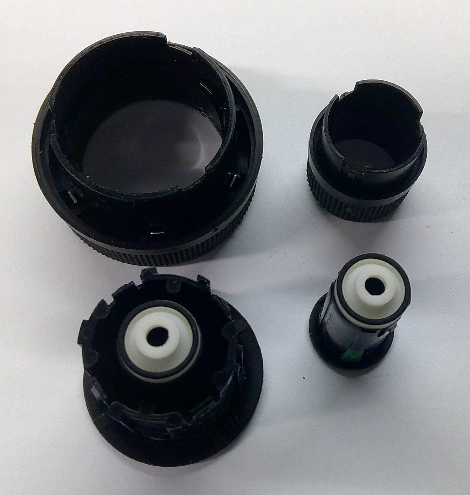 2009 GMC YUKON RADIO STEREO CONTROL KNOB SET 20968152 OEM - RarePartsFinder.Com
