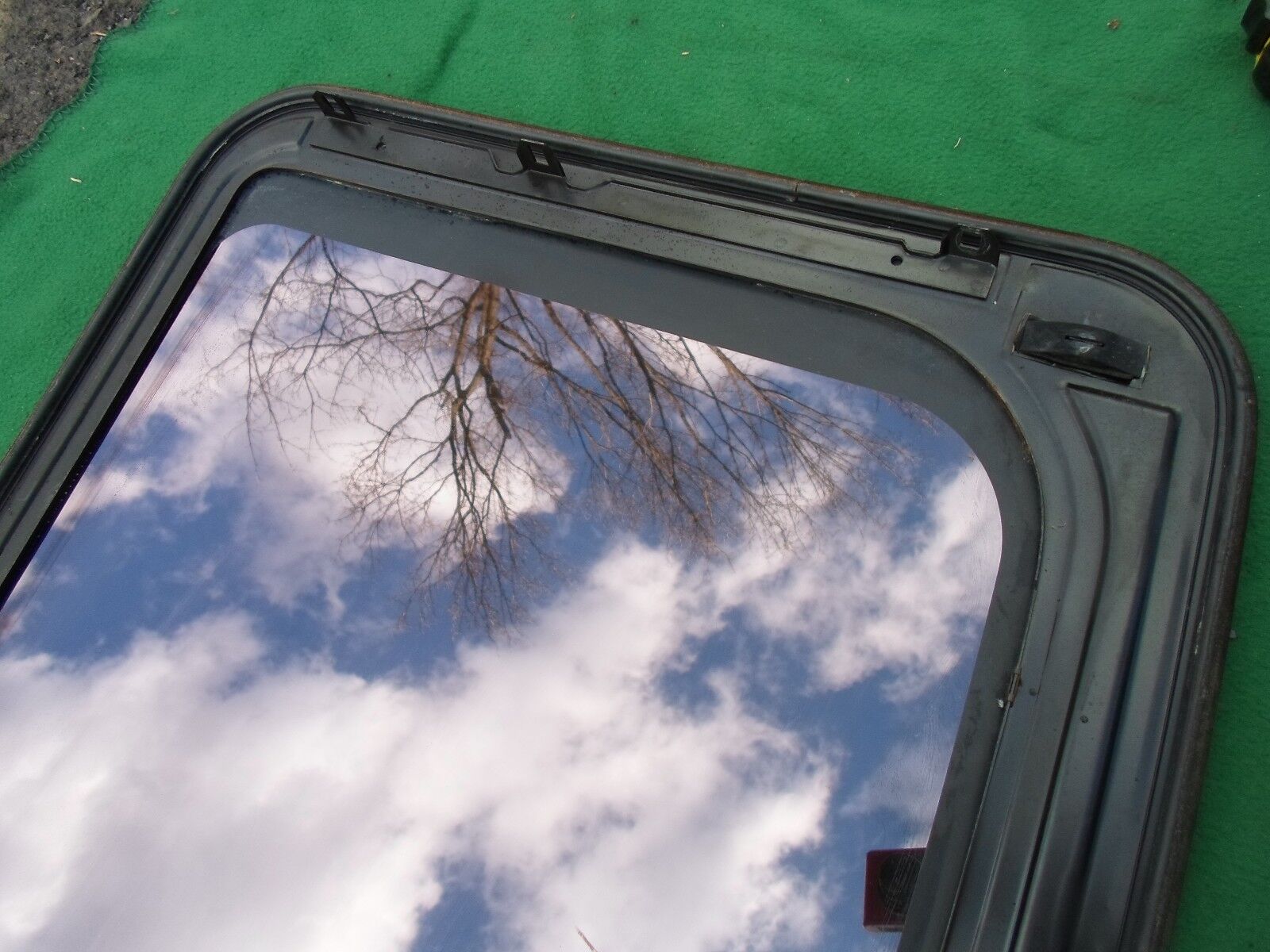 1993 BUICK RIVIERA OEM FACTORY SUNROOF GLASS NO ACCIDENT!   FREE SHIPPING! - RarePartsFinder.Com