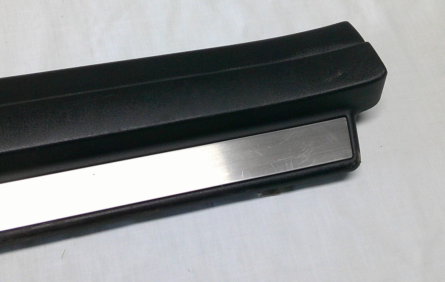 04 - 06 Lexus LS430 OEM Driver Side Front Sill Cover Trim 67914-50070-B1  M3