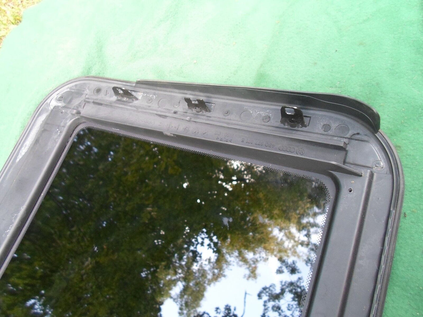 2010 AUDI A6  YEAR SPECIFIC SUNROOF GLASS  NO ACCIDENT OEM FREE SHIPPING!