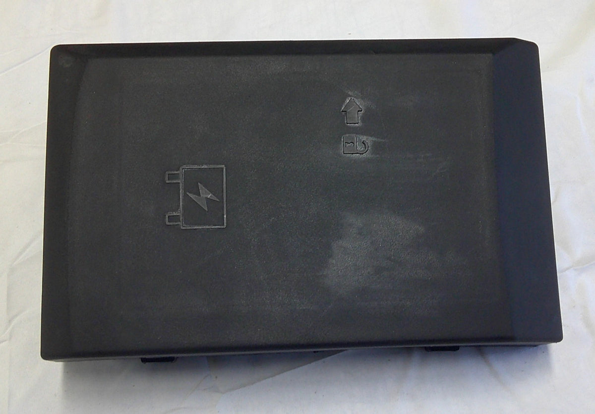 Tahoe Yukon Fuse Relay Engine Compartment Cover Lid 25815385 15097981  B10