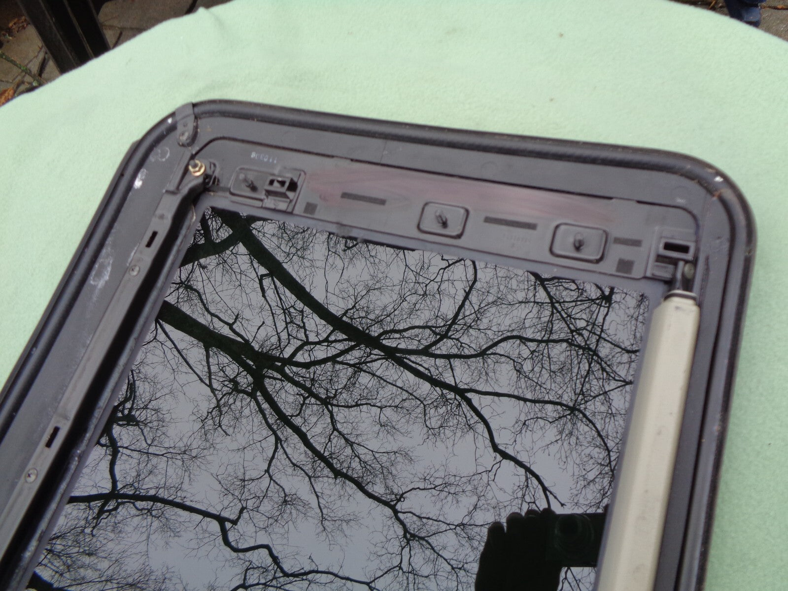 1997 - 2000 TOYOTA RAV4 OEM FACTORY SUNROOF GLASS PANEL FREE SHIPPING! - RarePartsFinder.Com