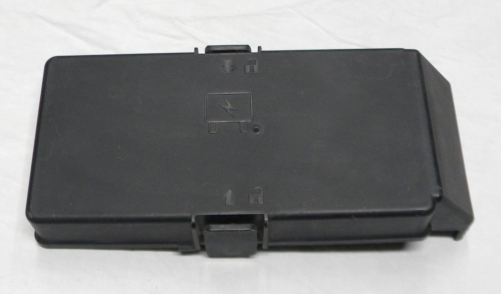 Malibu G6 Aura OEM Under Hood Fuse Relay Box Cover Lid Black 20822689 R2