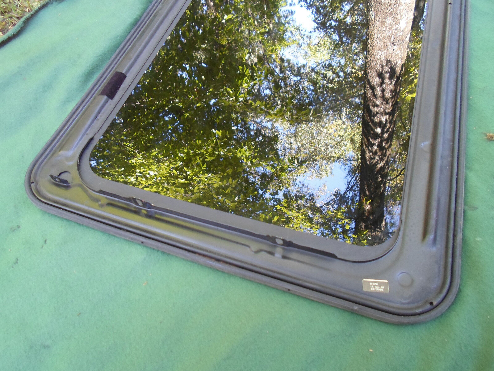 2006 PONTIAC GRAND PRIX YEAR SPECIFIC SUNROOF GLASS OEM FACTORY FREE SHIPPING! - RarePartsFinder.Com