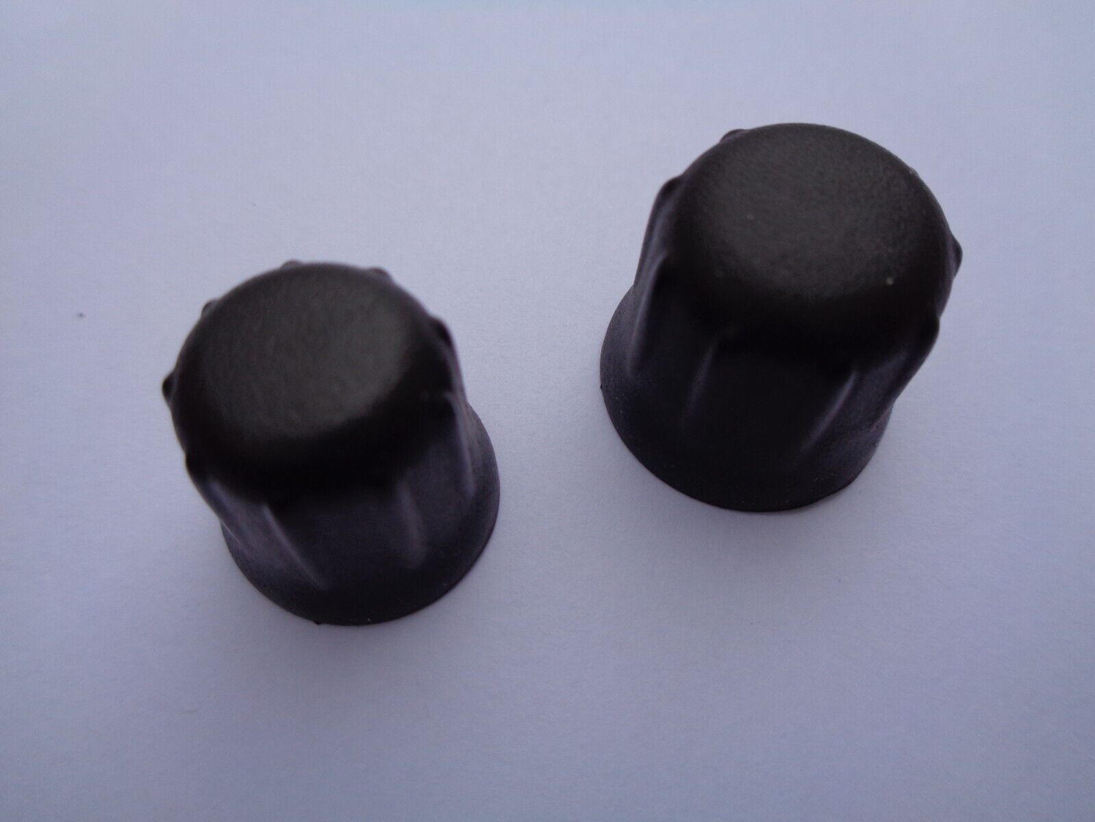 2003 - 2005 PONTIAC VIBE RADIO STEREO TUNER CONTROL KNOB SET OEM FREE SHIPPING! - RarePartsFinder.Com