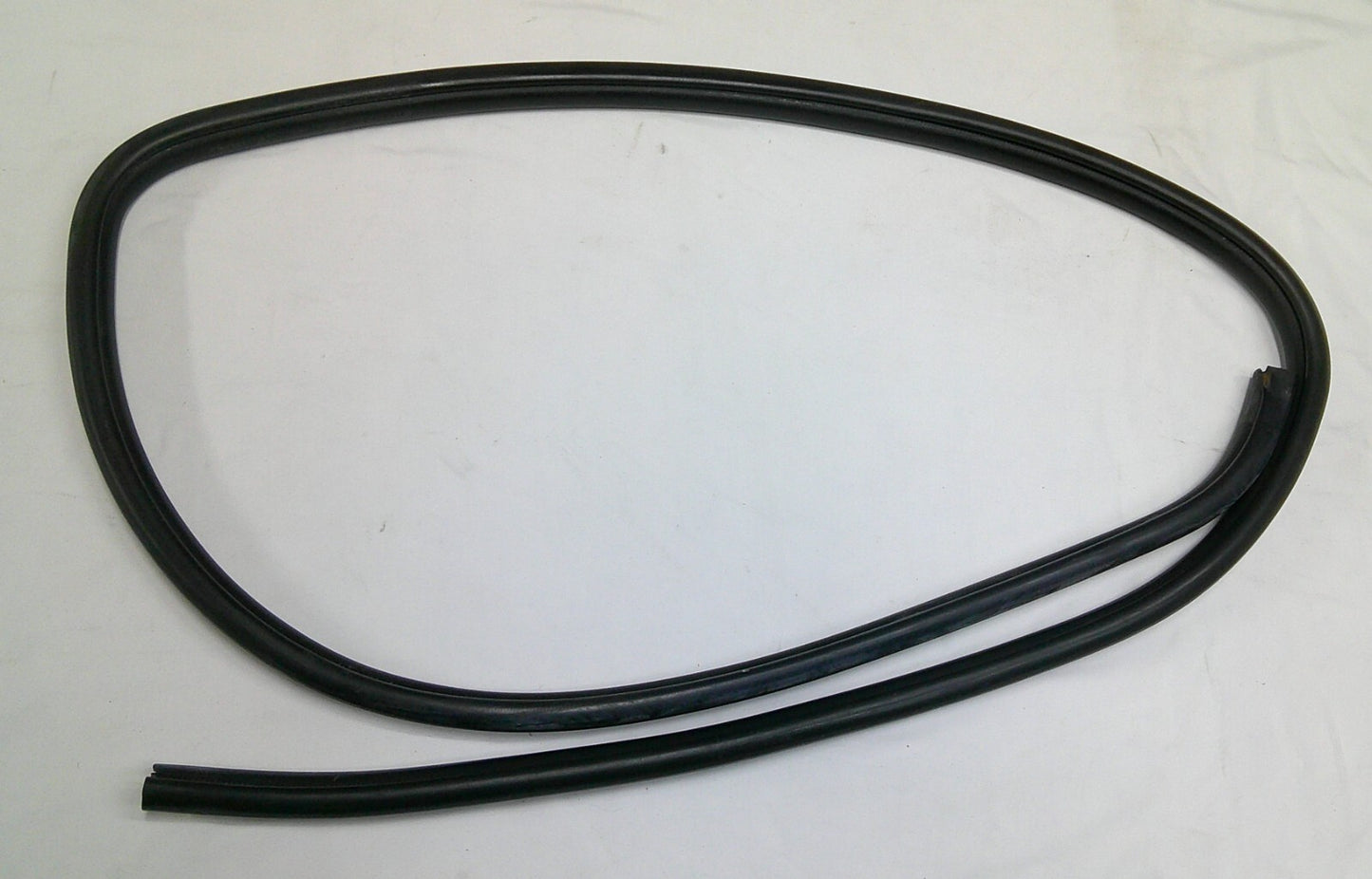 11 - 24 OUTLANDER SPORT DRIVER FRONT DOOR ON BODY WEATHERSTRIP OEM 5725A265 W6