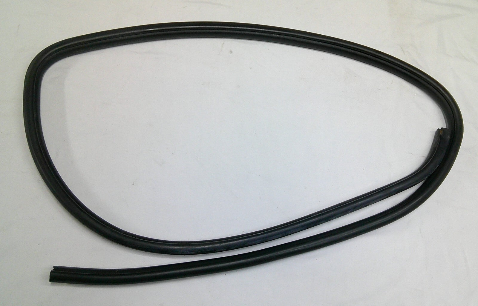 11 - 24 OUTLANDER SPORT DRIVER FRONT DOOR ON BODY WEATHERSTRIP OEM 5725A265 W6