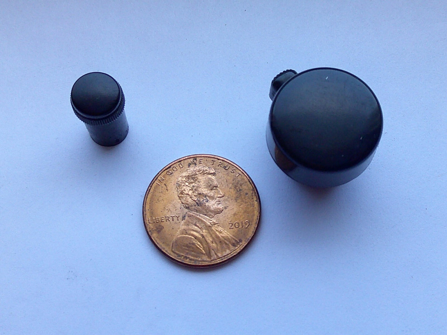 1997 TOYOTA RAV4 RADIO STEREO TUNER KNOB SET GENUINE OEM FREE SHIPPING! - RarePartsFinder.Com
