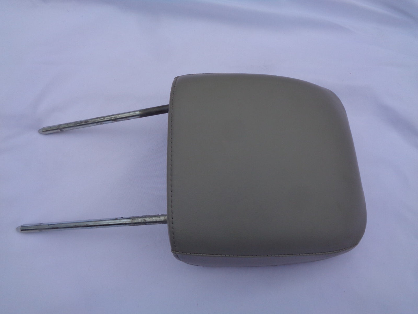 2004 - 2008 PACIFICA FRONT SEAT L R HEADREST HEAD REST GRAY OEM FREE SHIP R1