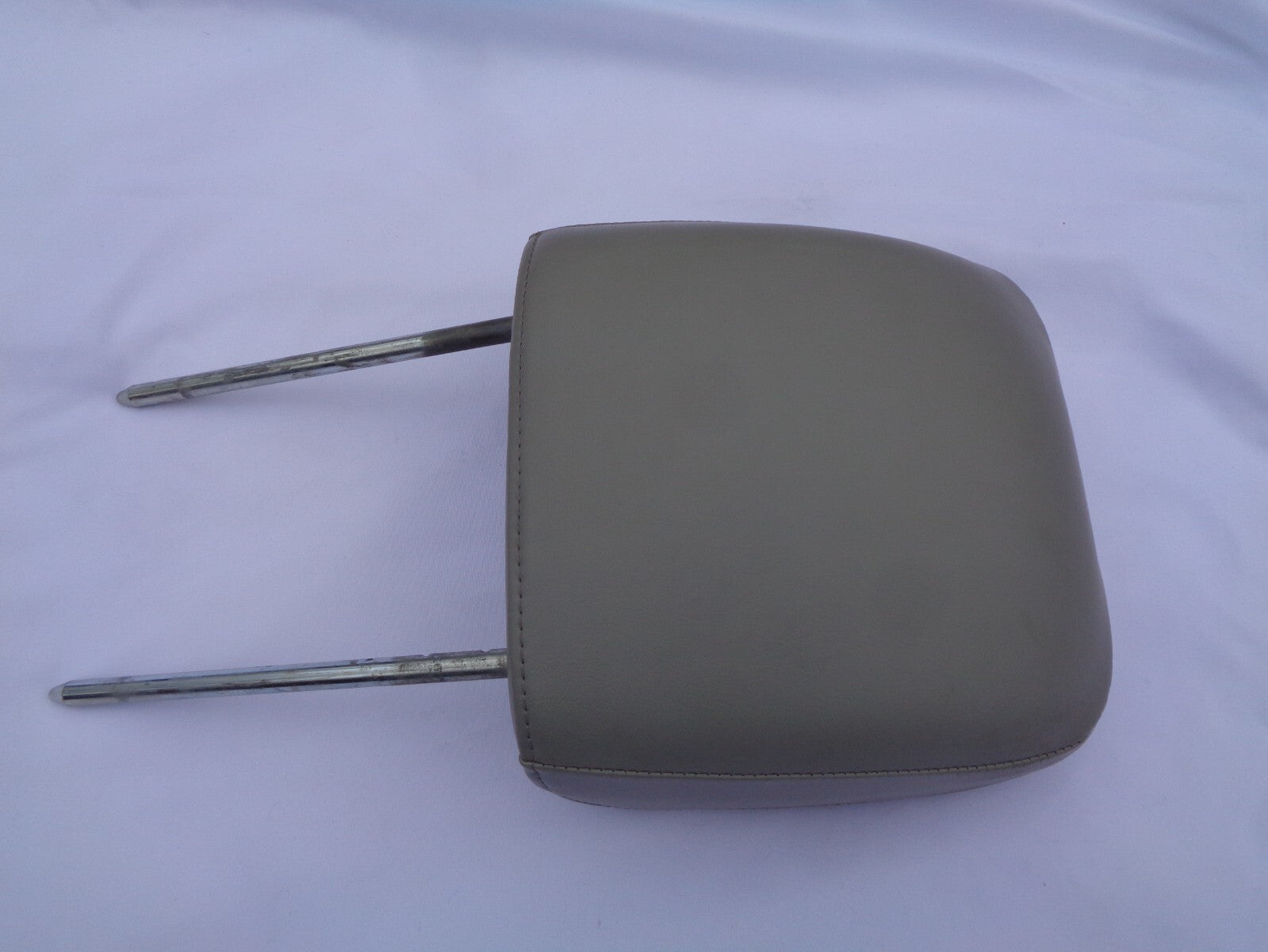 2004 - 2008 PACIFICA FRONT SEAT L R HEADREST HEAD REST GRAY OEM FREE SHIP R1