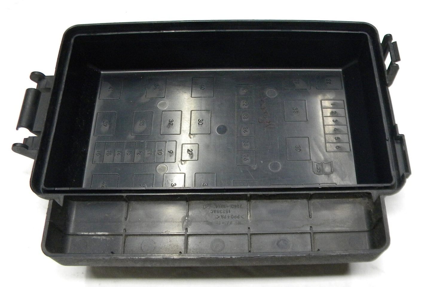 2006 - 2007 Dodge Charger Engine Fuse Relay Box Cover Lid Cap Only 7410-1914 R2 - RarePartsFinder.Com