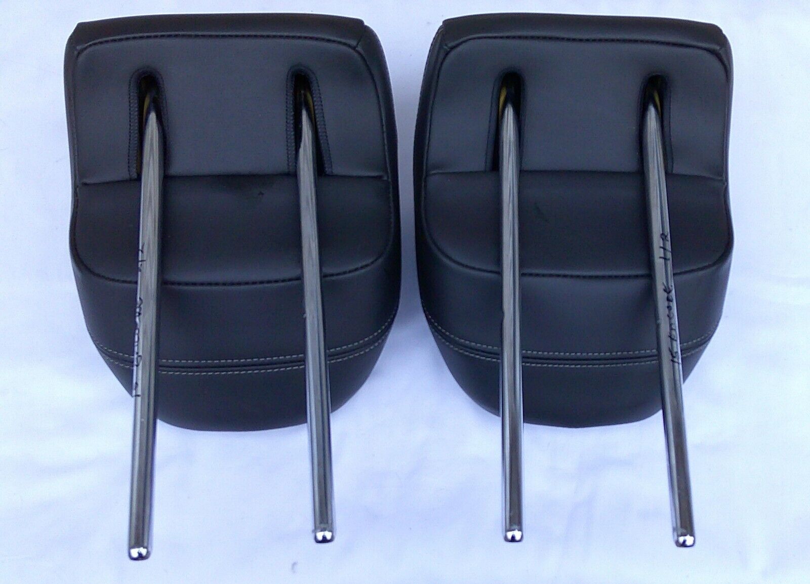 13 - 19 BUICK ENCORE OEM BLACK LEATHER REAR LEFT RIGHT HEADREST SET FREE SHIP! - RarePartsFinder.Com