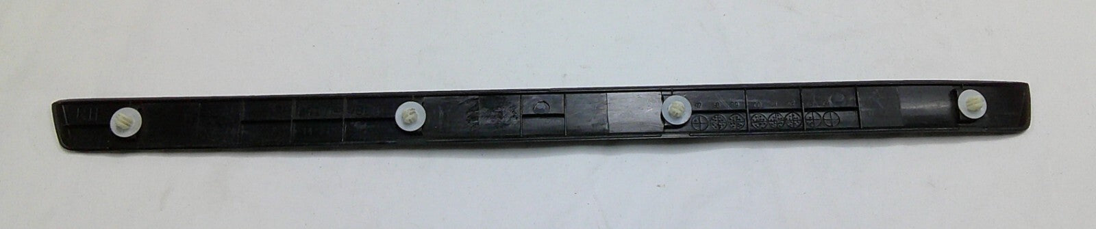 01 - 07 TOYOTA HIGHLANDER PASS DOOR FRONT SILL 67911-48010 OEM FREE SHIP B6 - RarePartsFinder.Com