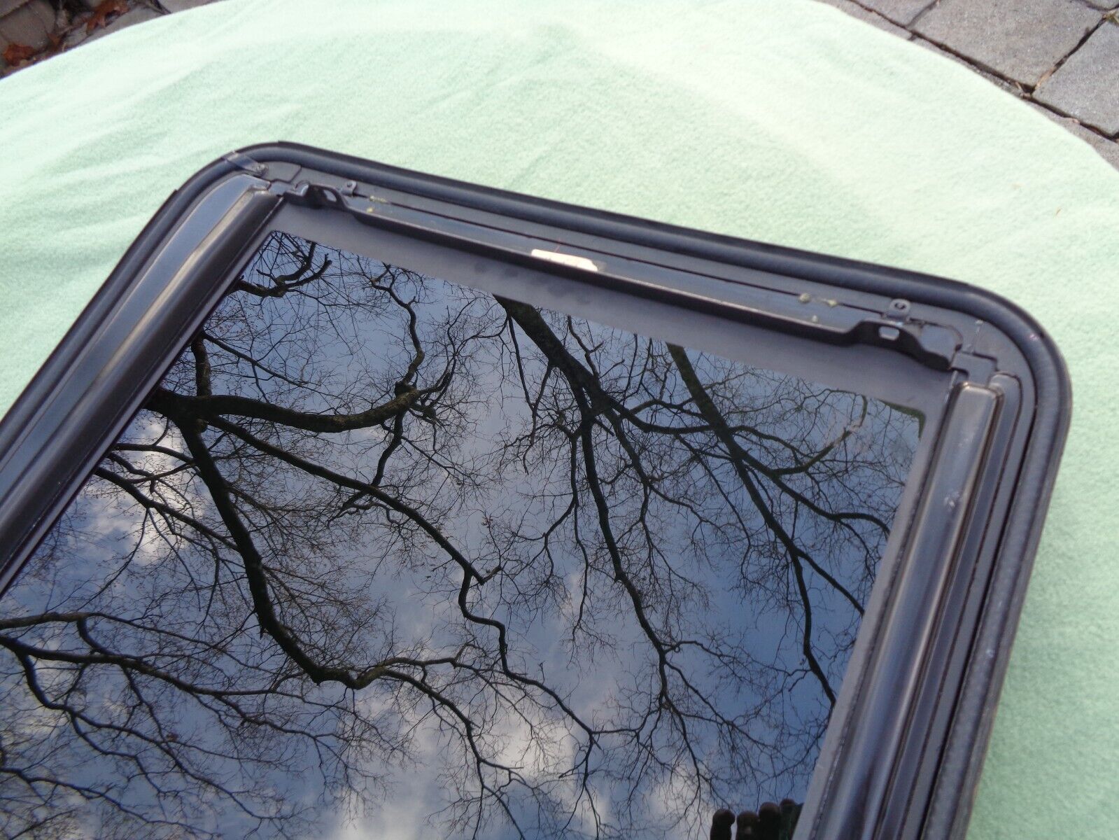 01 - 07 TOYOTA SEQUOIA 04 - 06 TUNDRA OEM  FACTORY SUNROOF GLASS FREE SHIPPING! - RarePartsFinder.Com