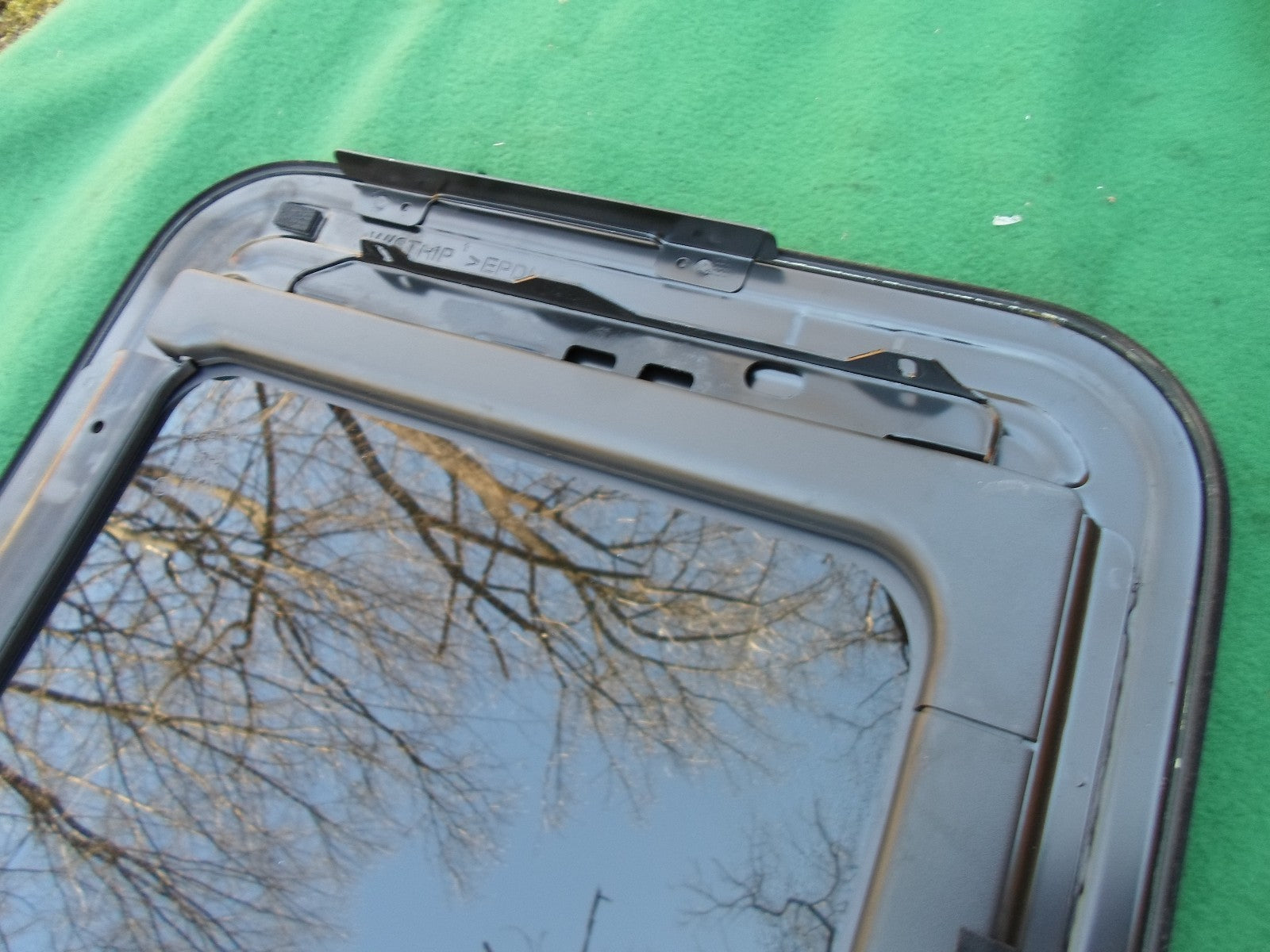 2004 HYUNDAI SONATA OEM YEAR SPECIFIC SUNROOF GLASS NO ACCIDENT FREE SHIPPING! - RarePartsFinder.Com