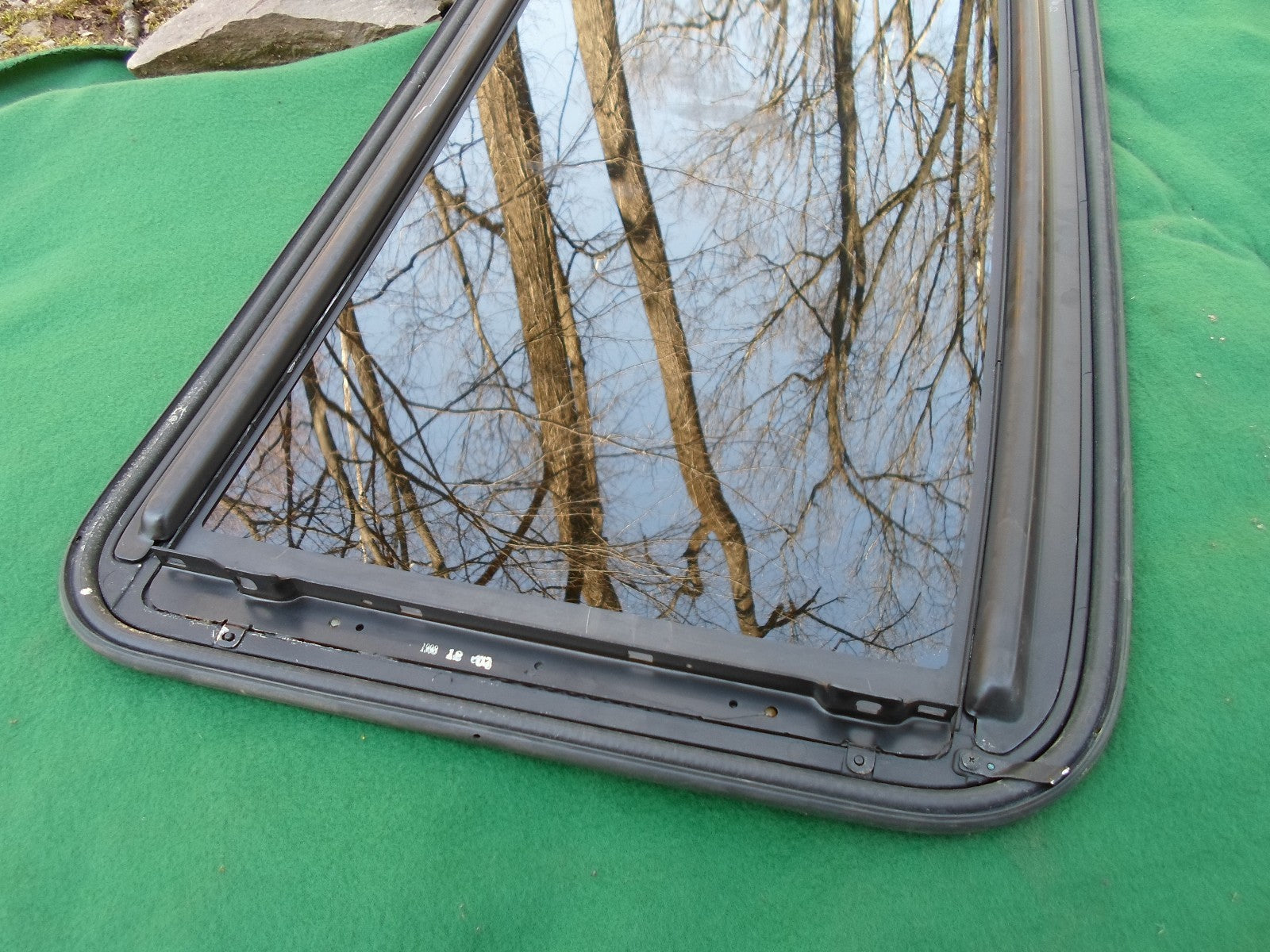 2000 TOYOTA CAMRY SUNROOF GLASS PANEL JAPAN BUILT YEAR SPECIFIC OEM FREE SHIP - RarePartsFinder.Com