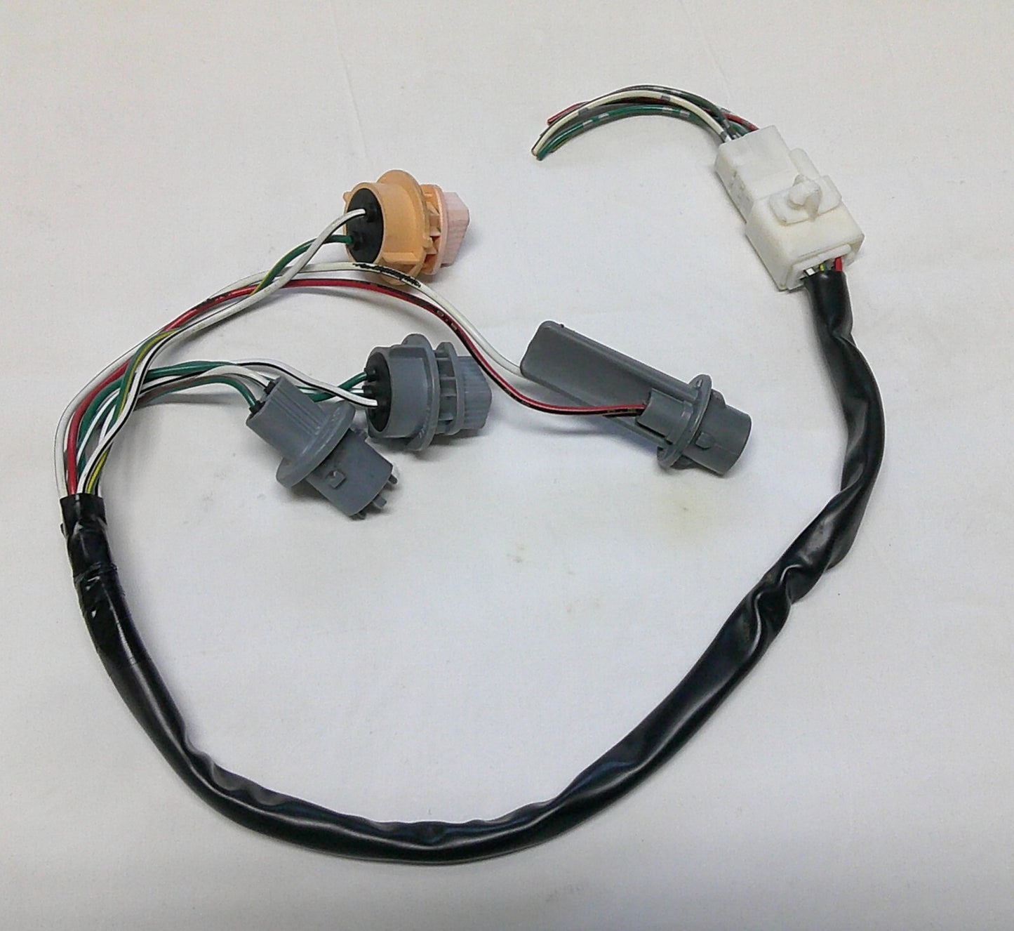 02-04 AVALON PASSENGER RIGHT TAILLIGHT PIGTAIL WIRE HARNESS OEM 81555-07030 A10 - RarePartsFinder.Com