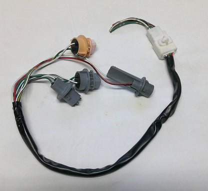02-04 AVALON PASSENGER RIGHT TAILLIGHT PIGTAIL WIRE HARNESS OEM 81555-07030 A10 - RarePartsFinder.Com