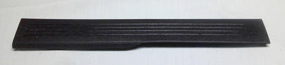 07 - 13 SILVERADO SIERRA OEM FRONT PASSENGER DOOR SILL COVER TRIM 15812143 B3 - RarePartsFinder.Com