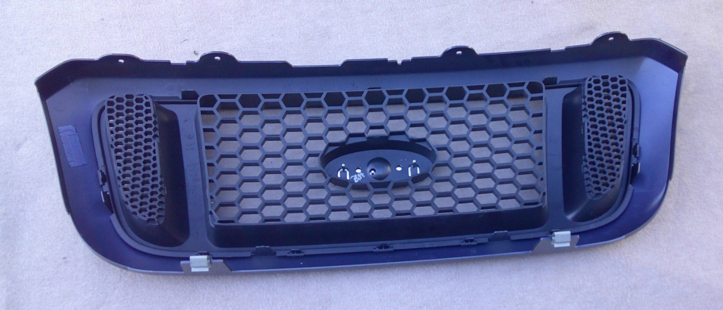 NEW NEVER USED NOS 2004 2005 Ford Ranger OEM Grill  4L5Z-8200-EAA M3