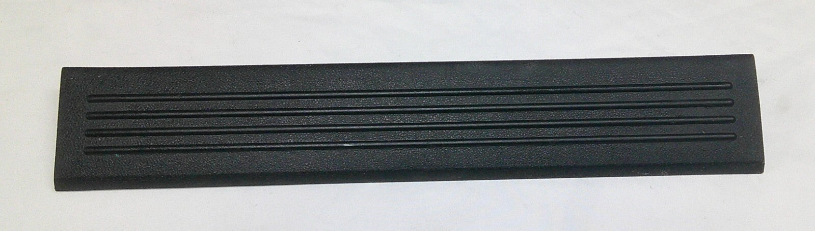 07-14 SIERRA SILVERADO FULLSIZE CREW CAB REAR DOOR SILL PLATE P/N 25844289 B2