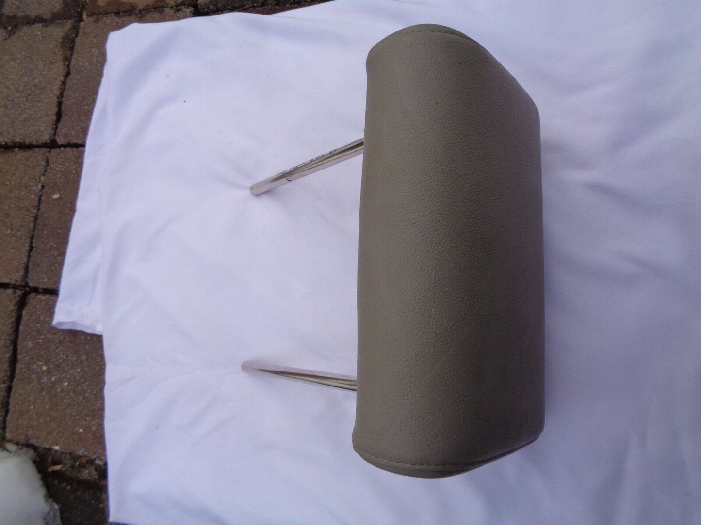 07 - 15 MAZDA CX-9 REAR CENTER SEAT HEADREST HEAD REST OEM FREE SHIPPING! R2 - RarePartsFinder.Com